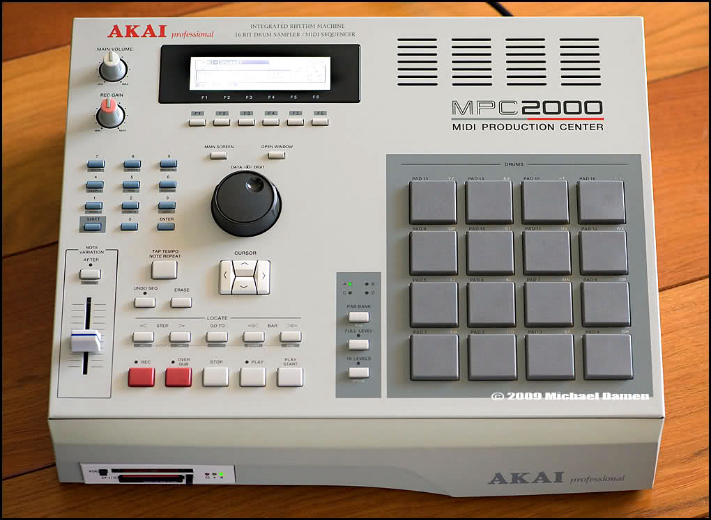 なつかし楽器道場'97年 サンプラー「AKAI MPC2000」- e楽器屋.com